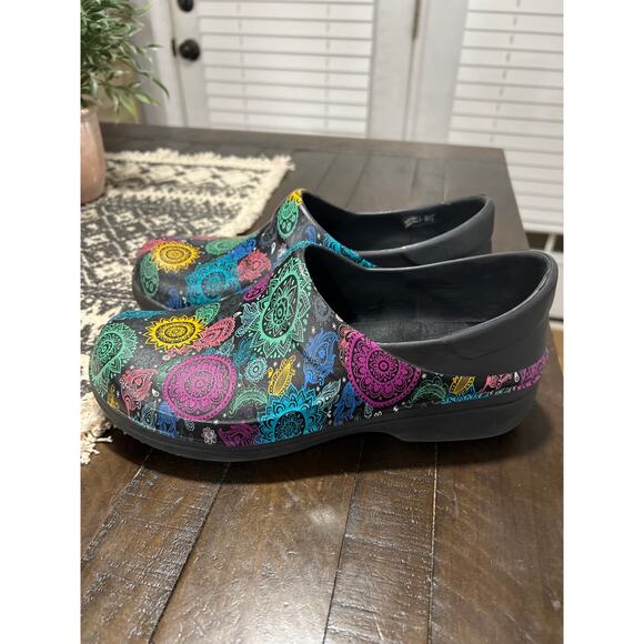 Crocs womens size 9 colorful clogs At Work - Picture 1 of 3